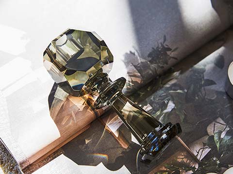 What are the characteristics of artificial crystal?